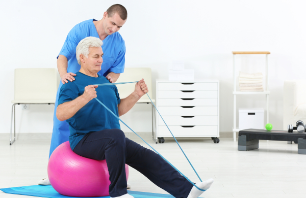 Rééducation sportive précoce : un levier pour prévenir les complications médicales